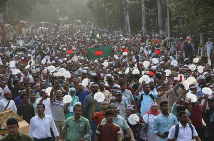 শিক্ষক-কর্মচারীদের ভুখামিছিল