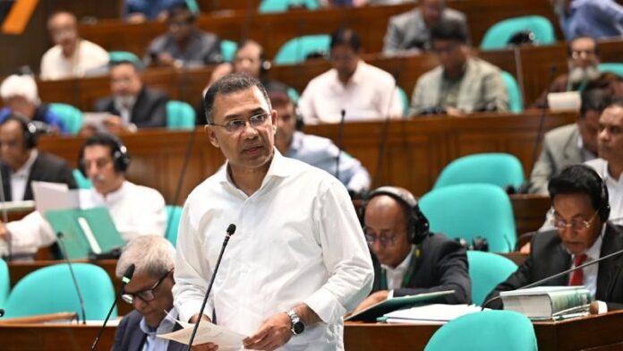 বিনামূল্যে স্কুল ড্রেস বিতরণ
