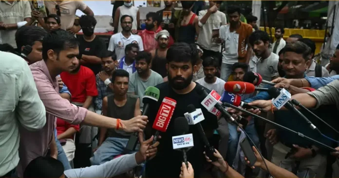 ককরোচ পার্টির নতুন দাবি