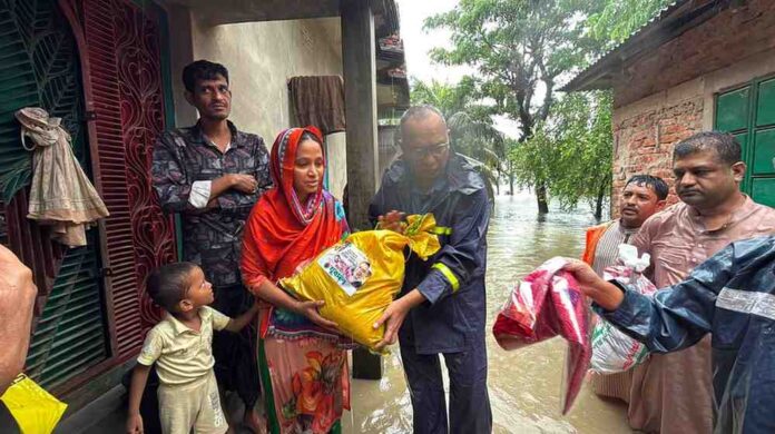 যুবদলের বন্যাদুর্গতদের সাহায্য