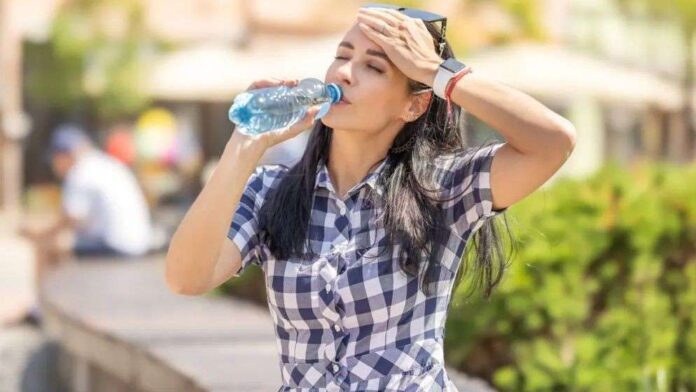তীব্র গরমে শরীর সতেজ রাখার উপায়
