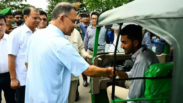 জুলাই যোদ্ধাদের অটোরিকশা উপহার